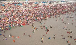 Makar Sankranti: About 85L take holy dip at Gangasagar