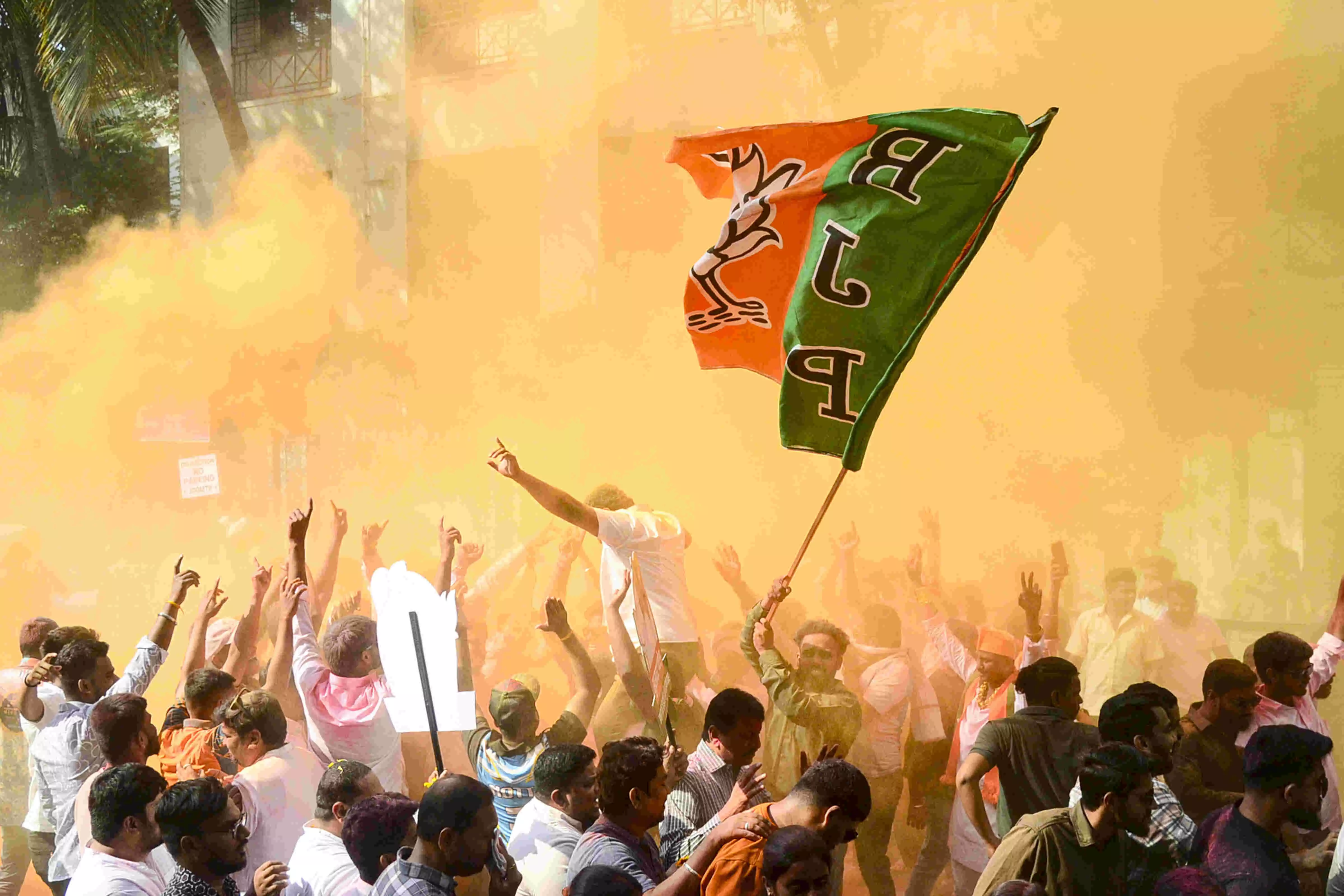 Civic Polls | BJP triumphs over Thackerays in Mumbai, trumps Pawars in Pune