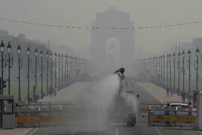 Dense fog shrouds Delhi, air quality severe