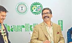 Jharkhand CM honoured with ‘White Badge’