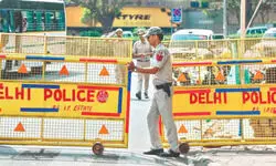 Delhi sees 15 snatching cases daily, low solving rate persists Delhi sees 15 snatching cases daily, low solving rate persists