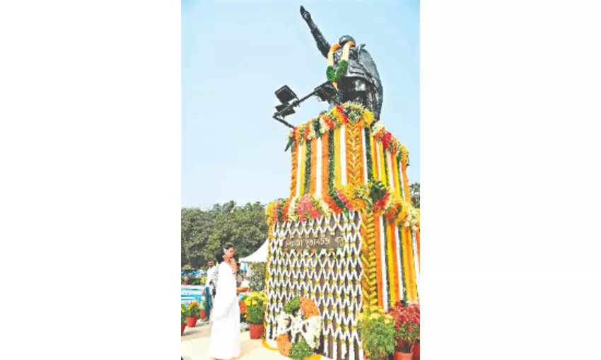 Mamata urges Centre to declassify Netaji files Mamata urges Centre to declassify Netaji files