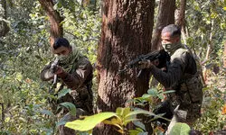 Gunbattle between security forces, Maoists in Jharkhand forest day after 16 killed Gunbattle between security forces, Maoists in Jharkhand forest day after 16 killed