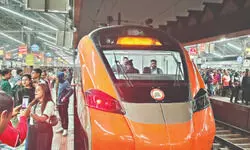 Howrah–Kamakhya Vande Bharat sleeper begins commercial run from Howrah