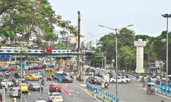 Trial traffic diversion on EM Bypass for Chingrihata Metro work