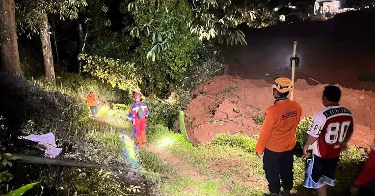 Landslide on Indonesias Java island kills at least 8 people, leaves more than 80 missing Landslide on Indonesias Java island kills at least 8 people, leaves more than 80 missing