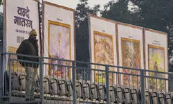 R-Day Parade celebrates 150 years of Vande Mataram with rare artwork display R-Day Parade celebrates 150 years of Vande Mataram with rare artwork display