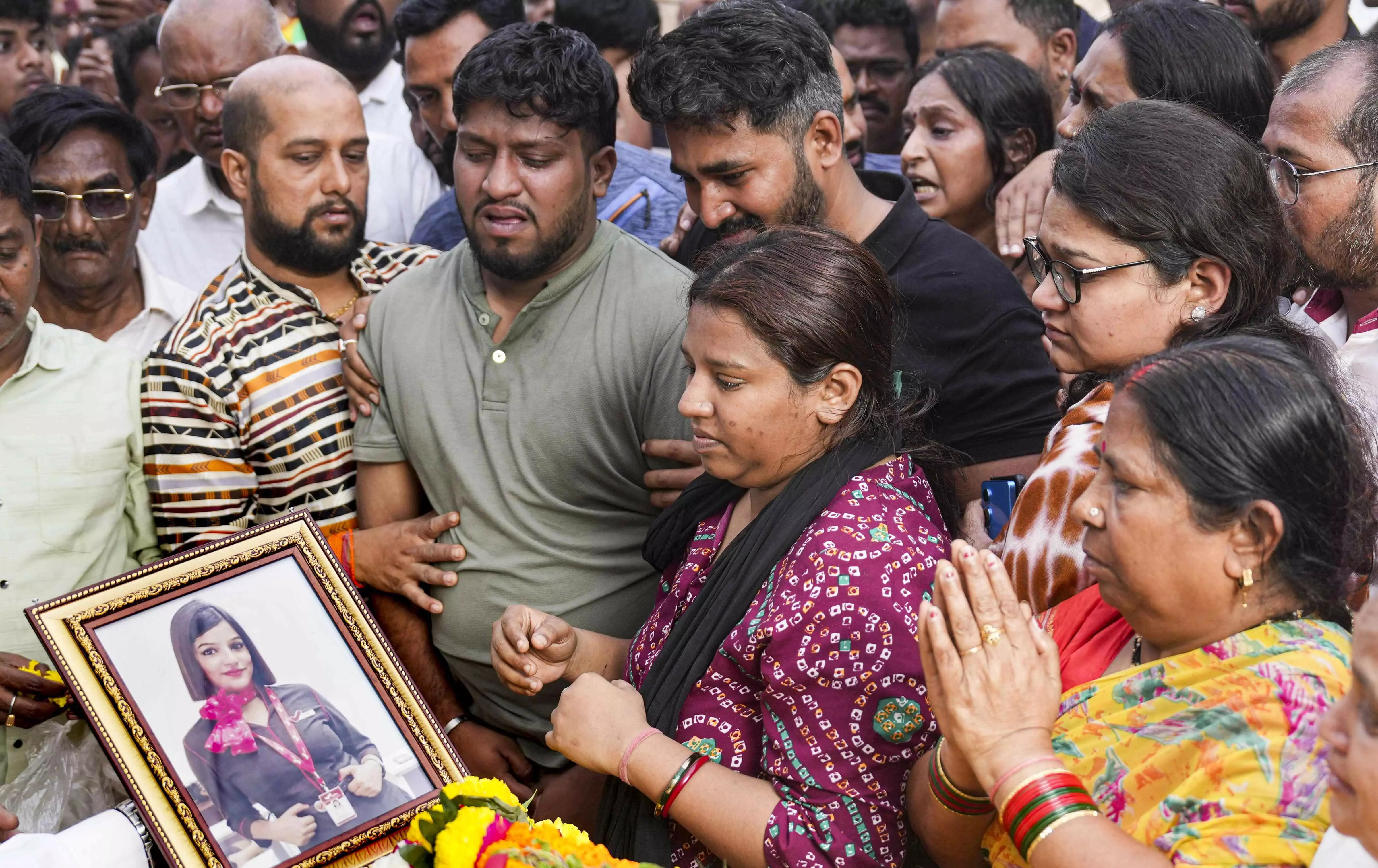 Inconsolable family, friends bid farewell to flight attendant Pinky Mali Inconsolable family, friends bid farewell to flight attendant Pinky Mali