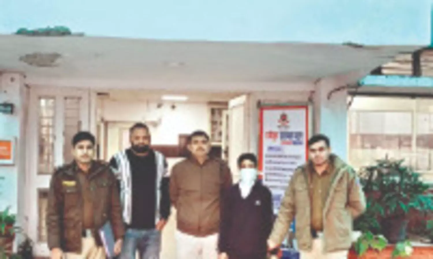 Delhi Police apprehend conman who duped woman of gold, cash