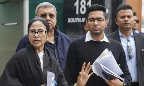 Mamata, TMC leaders confront cops in Delhi, claim SIR-affected families brought from Bengal threatened Mamata, TMC leaders confront cops in Delhi, claim SIR-affected families brought from Bengal threatened