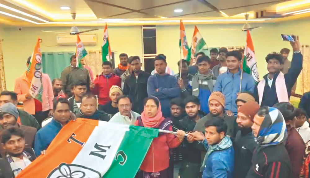 Over 100 Congress workers join Trinamool in Malda