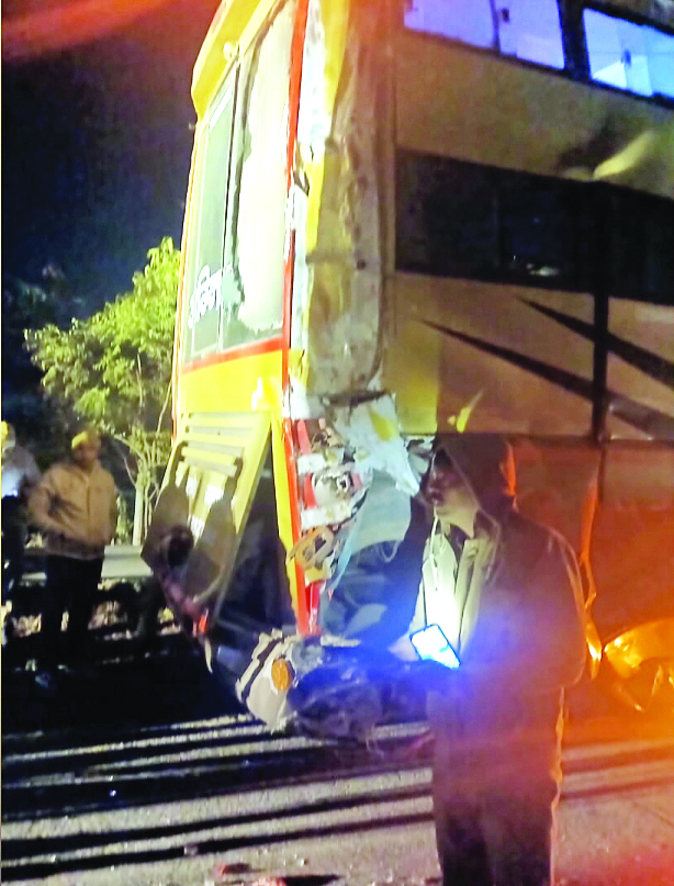 Mathura e-way crash kills 6; Container hits bus, runs over passengers