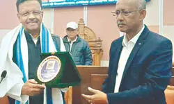 Religion & politics should not   be mixed, says Firhad Hakim