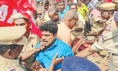 Normal life ‘largely’ unaffected by unions strike