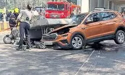 One dead, three injured as parapet wall slab of metro rail line falls onto vehicles; Oppn slams govt One dead, three injured as parapet wall slab of metro rail line falls onto vehicles; Oppn slams govt