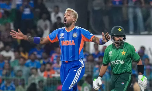 India beat Pakistan to qualify for Super 8s India beat Pakistan to qualify for Super 8s