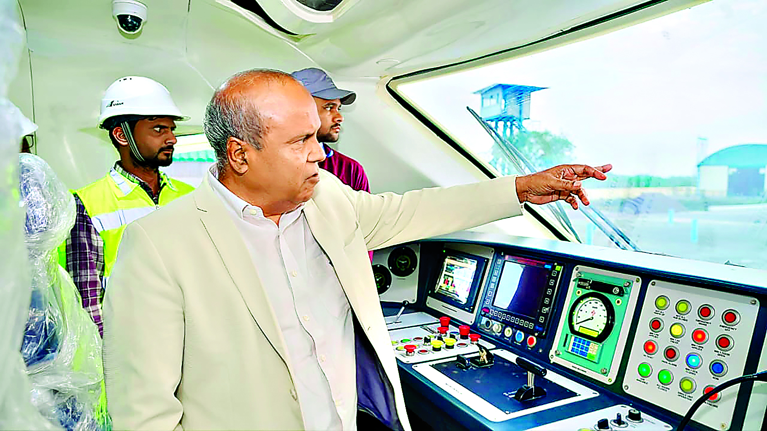 PK Mishra General Manager, MCF inspects Vande Bharat prototype rake PK Mishra General Manager, MCF inspects Vande Bharat prototype rake