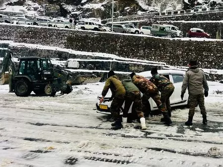 Army rescues 46 tourists from high-altitude areas of Sikkim during snowfall Army rescues 46 tourists from high-altitude areas of Sikkim during snowfall