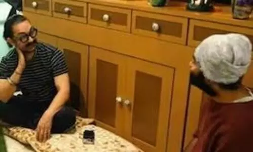 In ‘Ek Din’ BTS clip, Aamir Khan requests Arijit Singh not to quit playback In ‘Ek Din’ BTS clip, Aamir Khan requests Arijit Singh not to quit playback