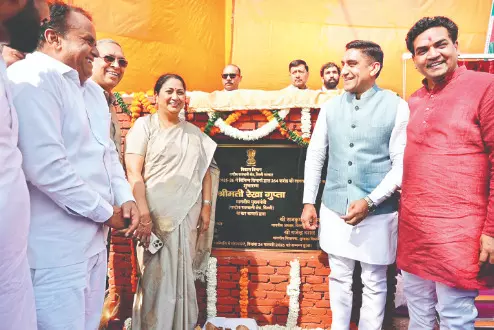 CM kicks off `264 cr works in Mundka CM kicks off `264 cr works in Mundka