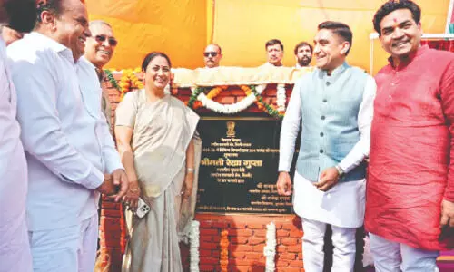 CM kicks off `264 cr works in Mundka CM kicks off `264 cr works in Mundka