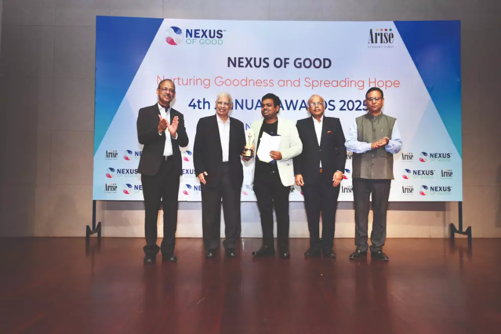 Turning Pages, Changing Lives Turning Pages, Changing Lives