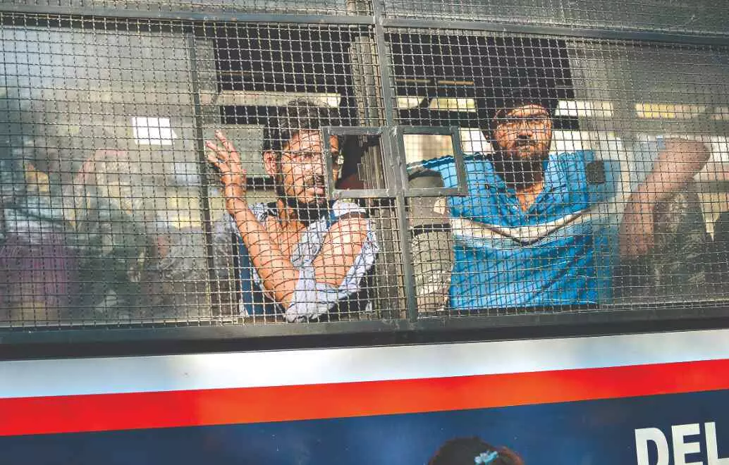 Cops and students clash during JNUSU protest, several detained Cops and students clash during JNUSU protest, several detained