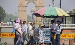 Hottest Feb day in three years as Delhi records 32.5 degrees Celsius; AQI turns poor Hottest Feb day in three years as Delhi records 32.5 degrees Celsius; AQI turns poor