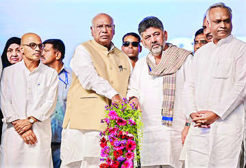 Mallikarjun Kharge attacks govt over Trump and trade