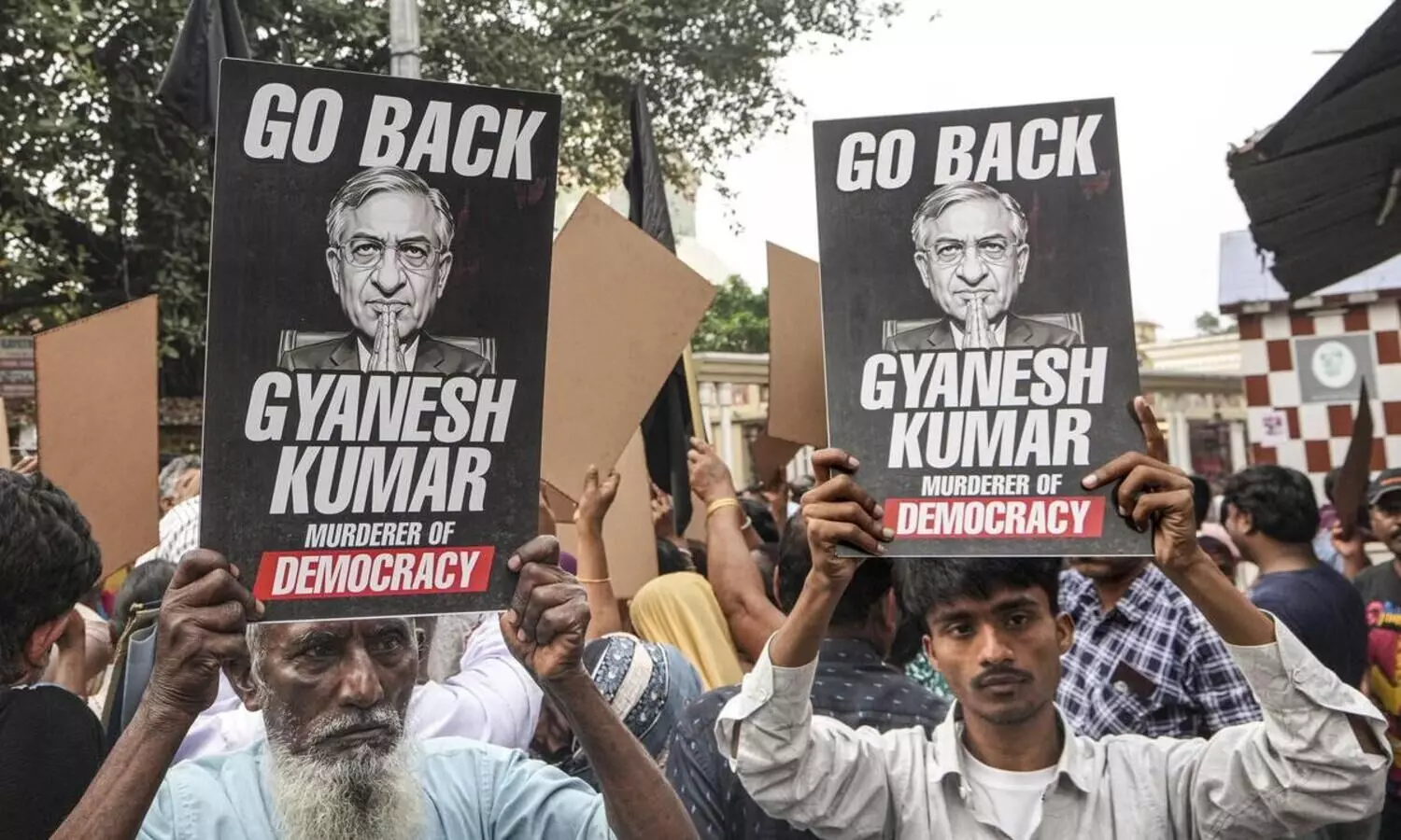CEC Gyanesh Kumar faces go back slogans, shown black flags outside Kalighat temple in Kolkata