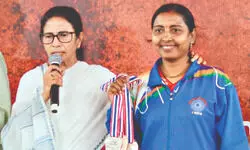 Dharmatala stage echoes with support, as Mamata’s sit-in enters fourth day