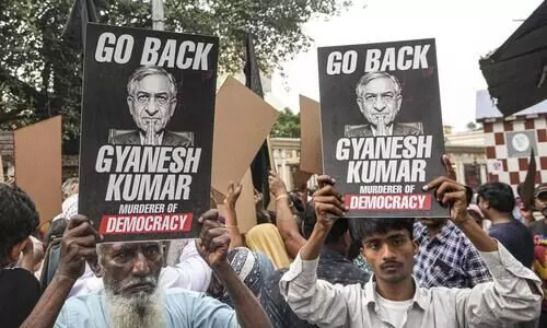 CEC Gyanesh Kumar faces go back slogans, shown black flags outside Kalighat temple in Kolkata CEC Gyanesh Kumar faces go back slogans, shown black flags outside Kalighat temple in Kolkata