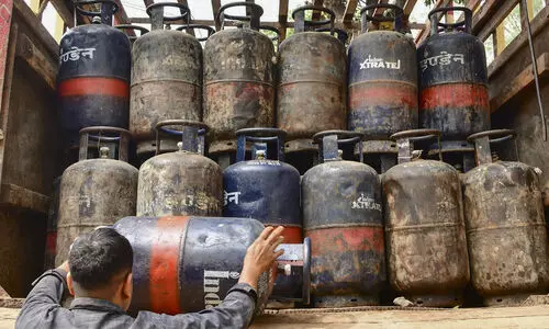 Indian fuel retailers face margin, cash-flow pressure