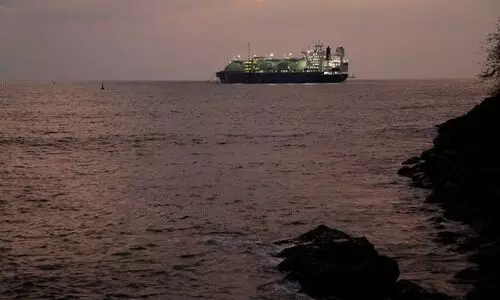 Saudi crude vessel docks in Mumbai; first India‑bound tanker via Strait of Hormuz since US‑Iran war