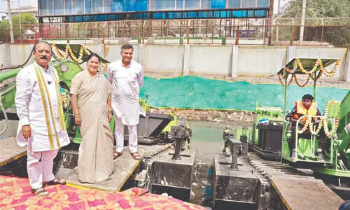 Capital deploys amphibious machines   to clean key drains ahead of monsoon