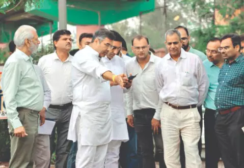 Verma reviews Rohtak Road drainage project Verma reviews Rohtak Road drainage project