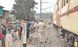 Stones pelted at BJP’s brigade special   train after workers’ misconduct