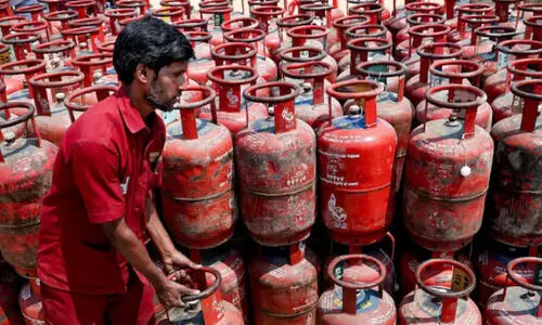 Govt bars piped cooking gas users from holding LPG connections, PNG rollout to be fast-tracked Govt bars piped cooking gas users from holding LPG connections, PNG rollout to be fast-tracked