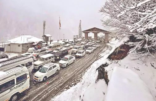 J&K, Himachal get fresh bouts of snowfall J&K, Himachal get fresh bouts of snowfall
