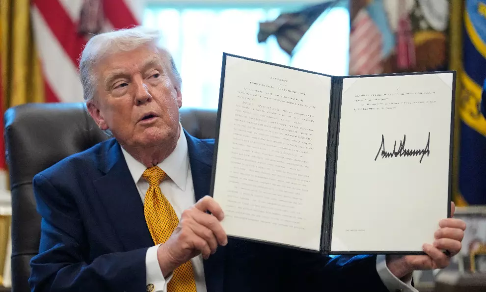 US deploying 3 more warships and roughly 2,500 more Marines to the Middle East US deploying 3 more warships and roughly 2,500 more Marines to the Middle East