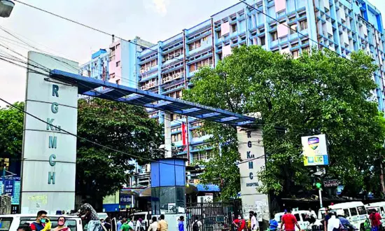 Youth killed in lift mishap at RG Kar Hospital, 5 held Youth killed in lift mishap at RG Kar Hospital, 5 held