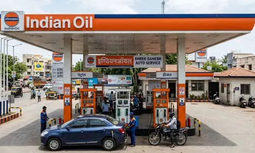 Govt holds retail fuel rates; premium segment sees hike Govt holds retail fuel rates; premium segment sees hike