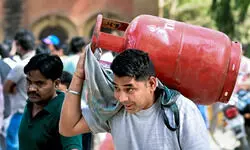 LPG hoarders nabbed with 74 cylinders in Delhis Mahipalpur LPG hoarders nabbed with 74 cylinders in Delhis Mahipalpur