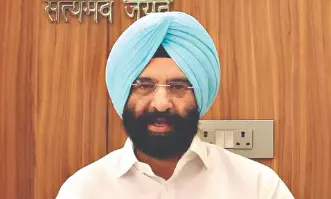 LPG war: Govt denies crunch, AAP cries crisis LPG war: Govt denies crunch, AAP cries crisis