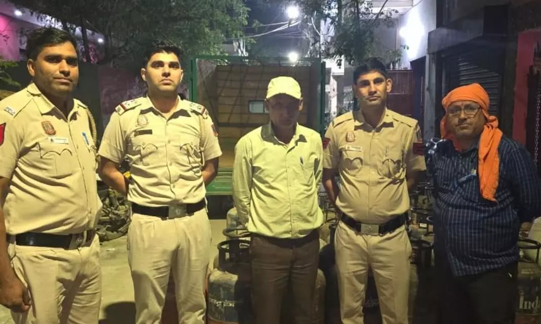 Crime Branch busts two LPG hoarding rackets, five booked Crime Branch busts two LPG hoarding rackets, five booked