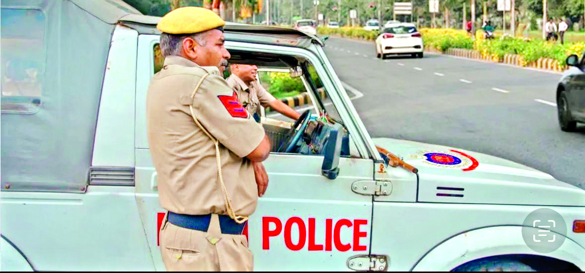 Woman used social media to trap victims, extort money; 2 held Woman used social media to trap victims, extort money; 2 held