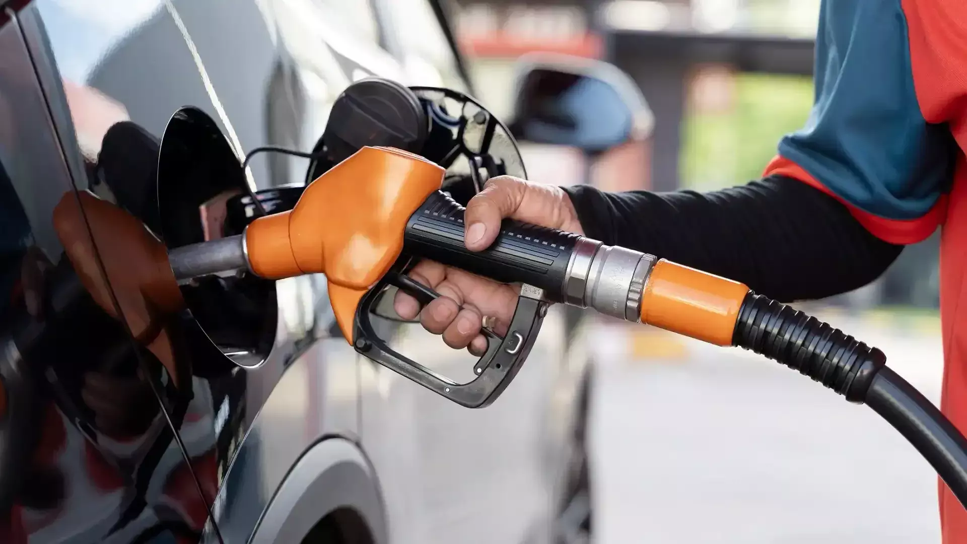 Govt slashes excise duty on petrol to Rs 3/litre, exempts diesel to shield consumers from global crude price rise Govt slashes excise duty on petrol to Rs 3/litre, exempts diesel to shield consumers from global crude price rise