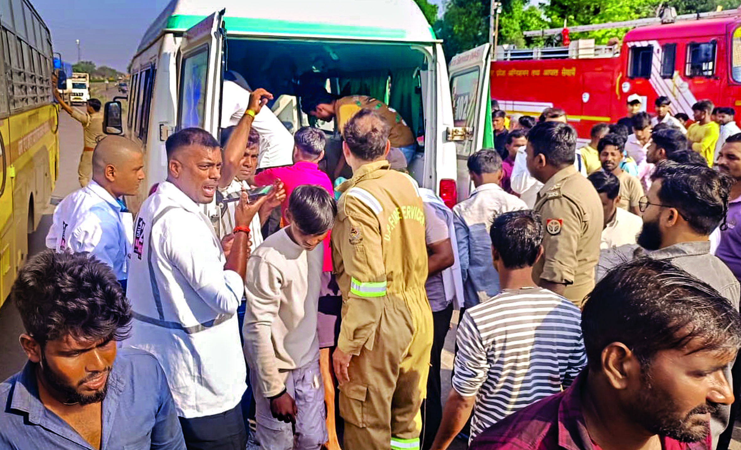 UP: Eight killed, 18 injured in pickup-trailer collision UP: Eight killed, 18 injured in pickup-trailer collision