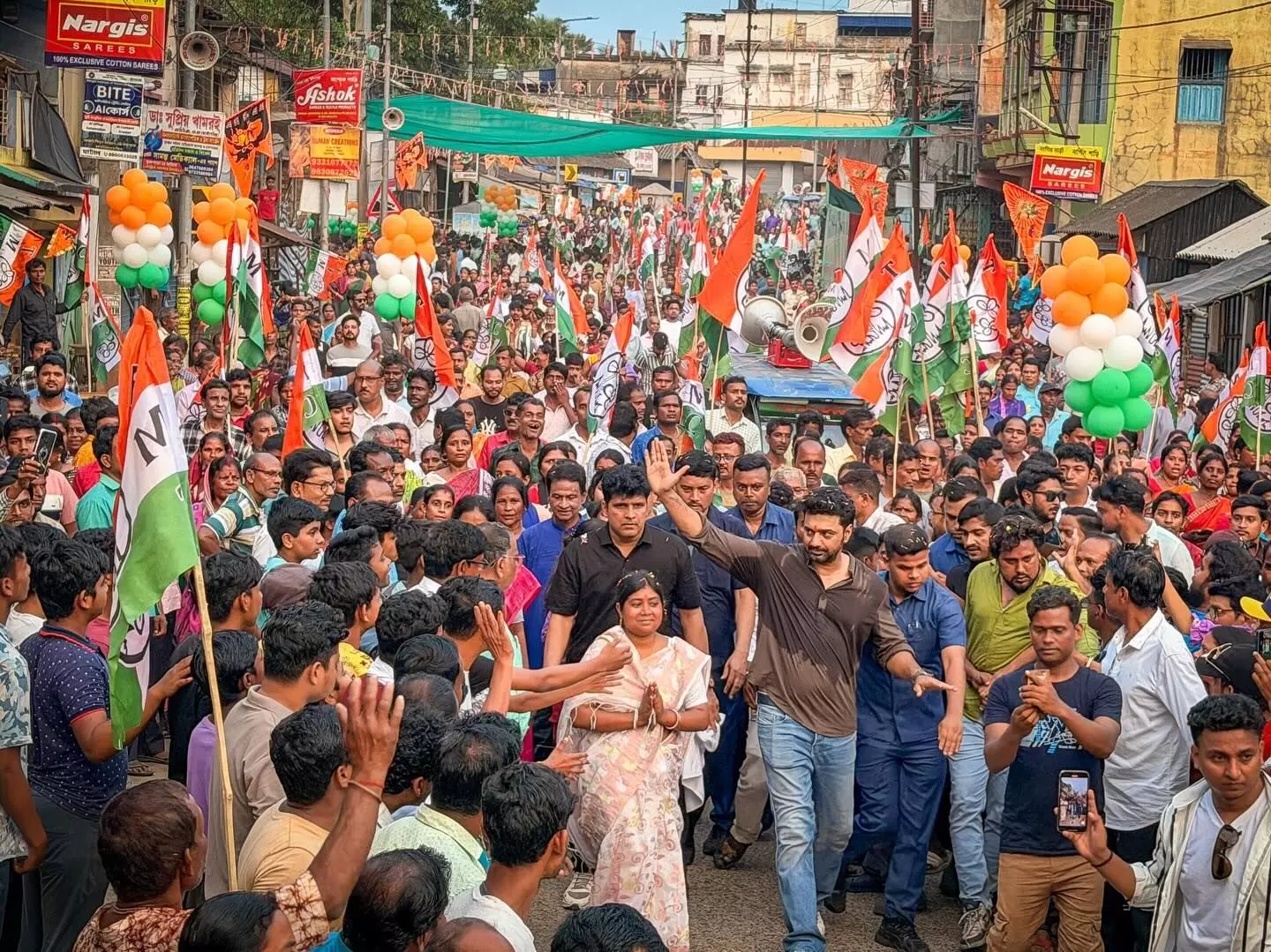 Dev reviews work on Ghatal Master Plan, campaigns for Shyamali Sardar Dev reviews work on Ghatal Master Plan, campaigns for Shyamali Sardar