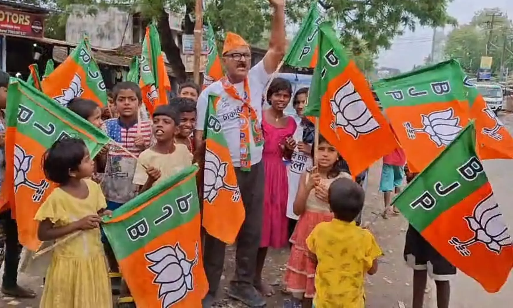 BJP uses children in Manikchak for campaign, sparks outrage BJP uses children in Manikchak for campaign, sparks outrage